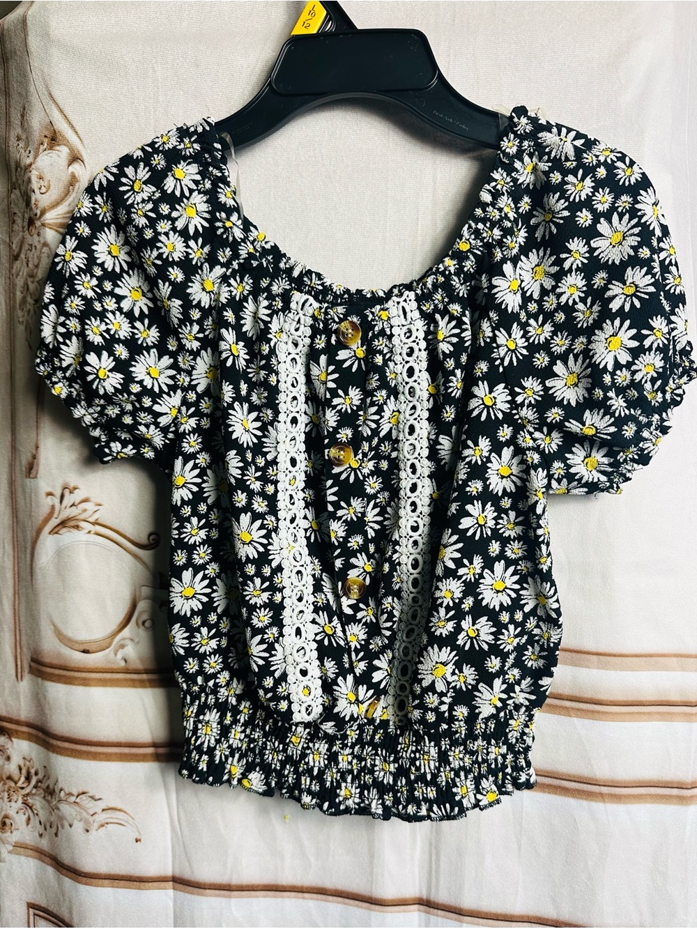3 for $36 / Girls' Black Daisy Print Puff Sleeve Top with Lace Trim